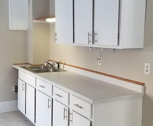 4th image of 1046 Barland St #B
