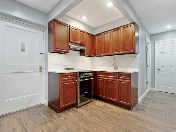 31-23 Crescent Street image 3 of 12