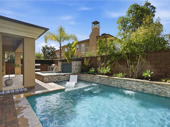 17491 Oakbluffs Ln, Huntington Beach, CA 92649