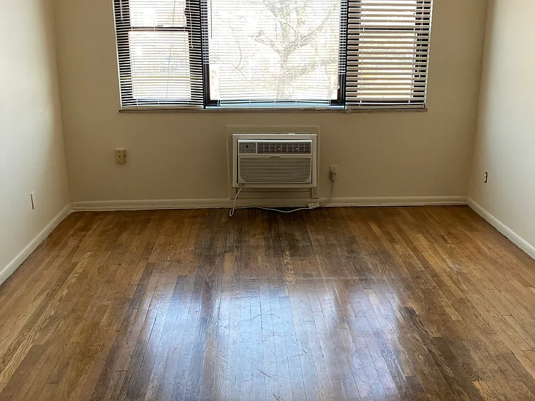 17939 Lakeshore Blvd #204 — Photo 4
