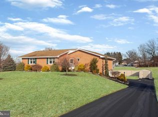211 Sheffield Dr, Dallastown, PA 17313