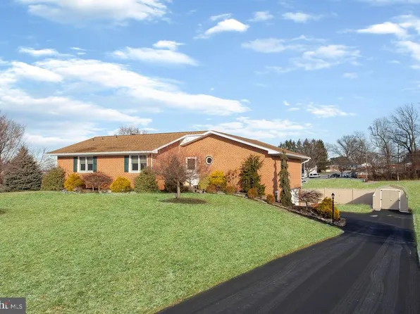 211 Sheffield Dr, Dallastown, PA 17313