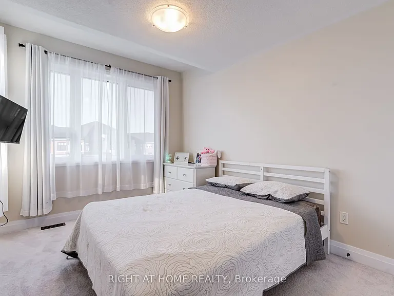 70 Westlake Cres — Photo 19