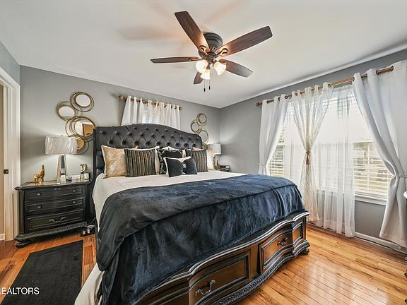 5th image of 2812 Glenpark Rd