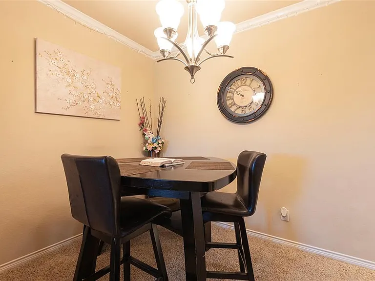 2133 Colby Ln — Photo 19