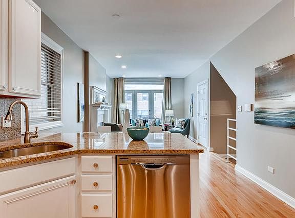 5th image of 1613 W Grand Ave #1