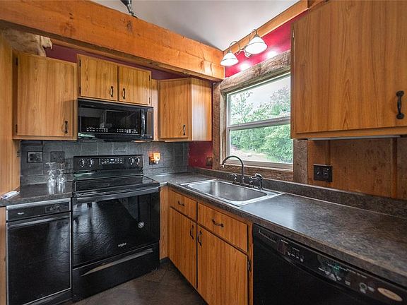 5th image of 98 Whispering Pines Ln