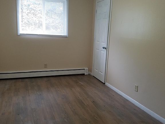 5th image of 1034 Suburban Ave