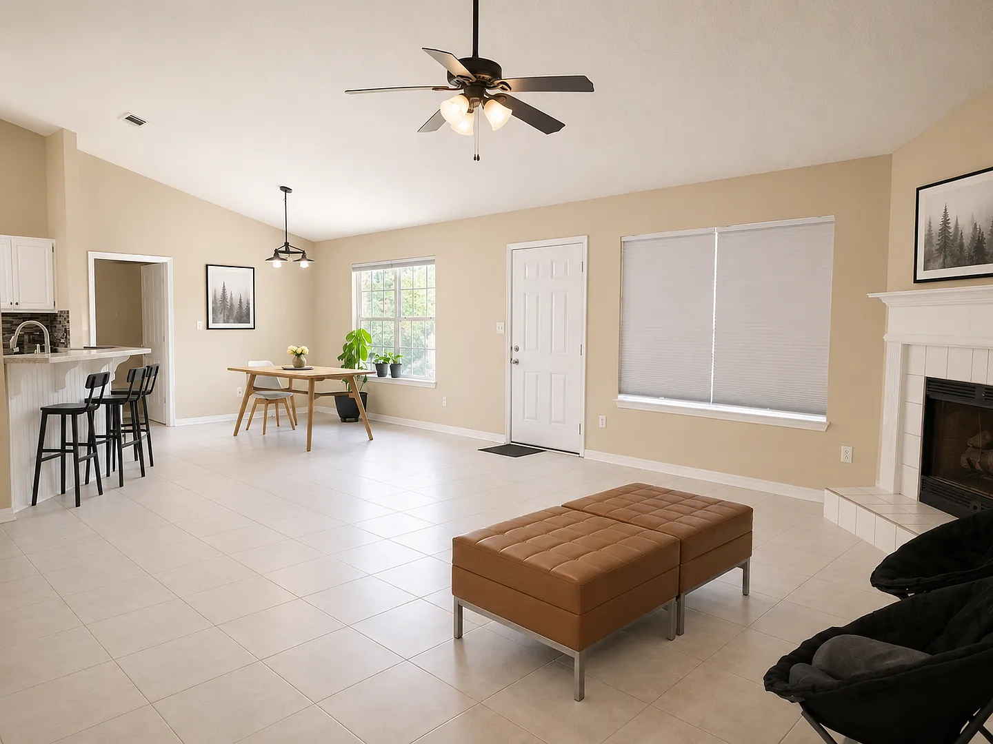 4BR/2BA Home with Gas Cooking, Fireplace & Large Fenced Yard Near NAS — Photo 3