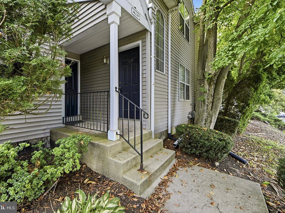 319 Cashel Ct #319