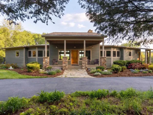 2525 W Burdickville Rd, Maple City, MI 49664