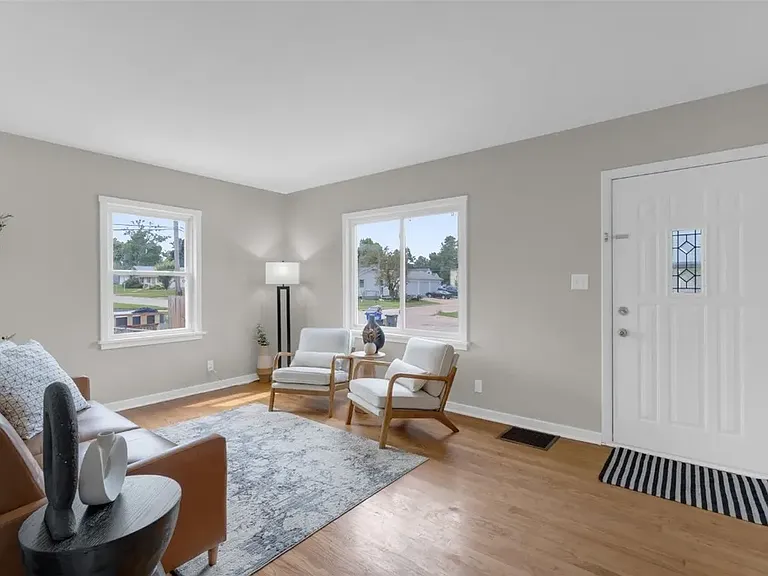 1049 Staub Ct NE — Photo 8
