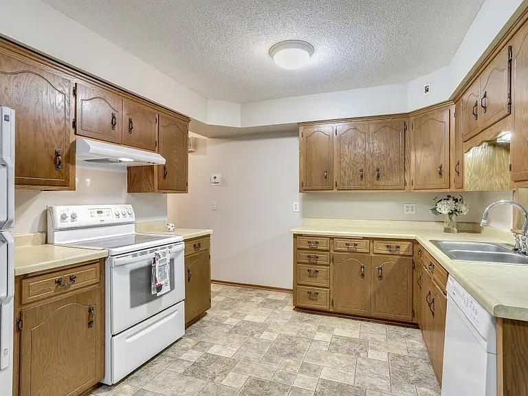 1823 Johnson St NE — Photo 4