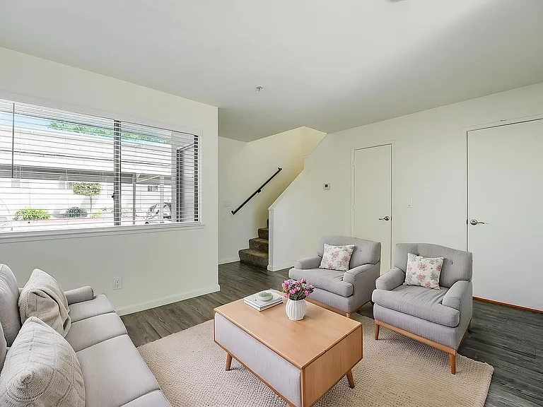 10-web-or-mls-403-425 Junction Ave 109A-S1807-009 virtually staged