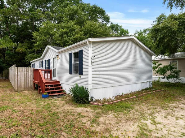 561 Surfwind Dr. W, Murrells Inlet, SC 29576