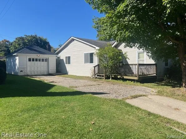 6010 Fox St, Mayville, MI 48744