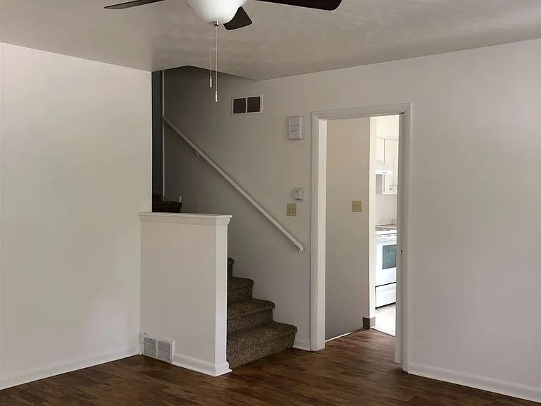 1101 Ash Dr — Photo 3