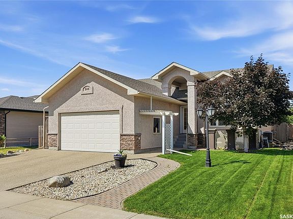 2nd image of 506 Antler CRESCENT