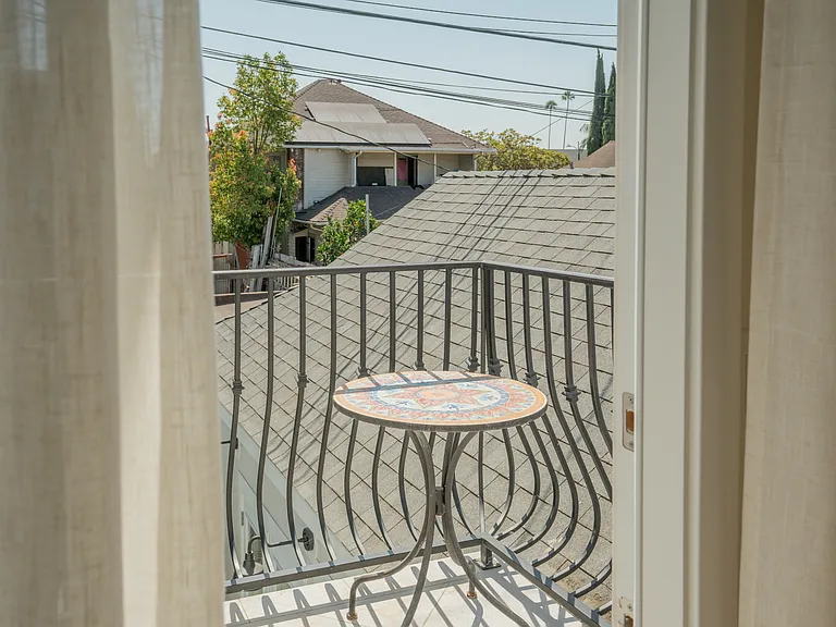 2222 S Budlong Ave #1/2 — Photo 20