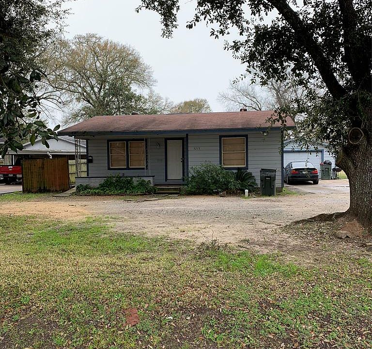 1st image of 3215 32nd St
