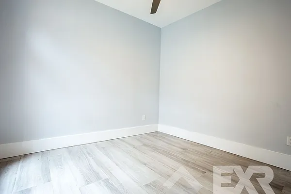 Rented by EXR | media 9