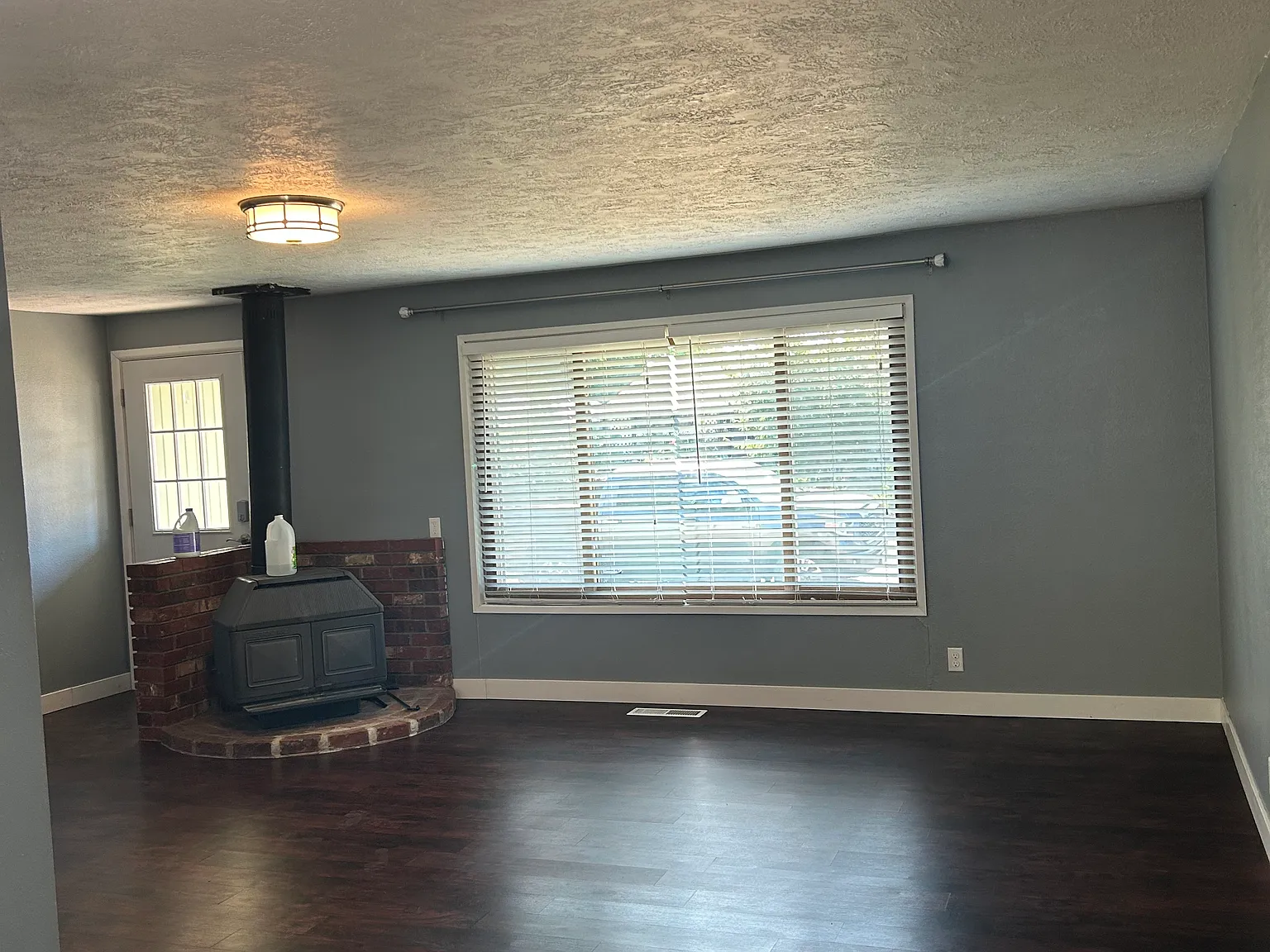 3 bed, 1068 sqft, $2,250 — Photo 3