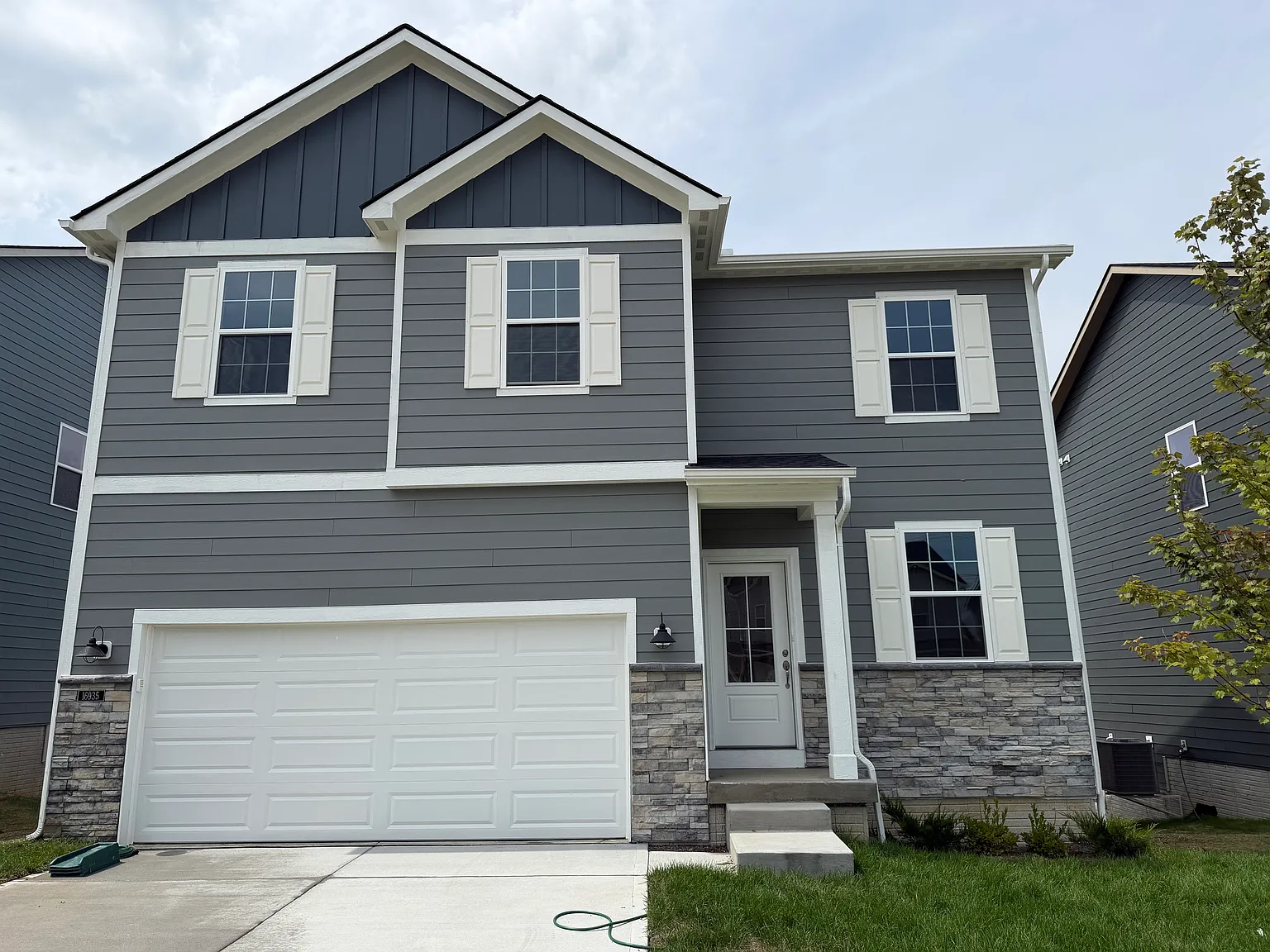 4 bed, 2169 sqft, $2,795 — Photo 2