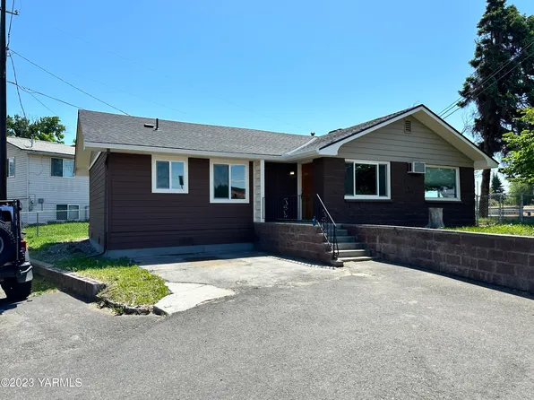 900 Maple Way, Zillah, WA 98953