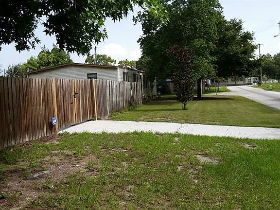 3rd image of 10907 Country Haven Dr