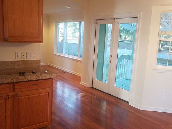 5th image of 860 S Mullen St