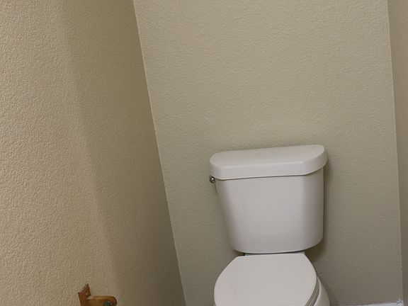 5th image of 327 Regency Dr