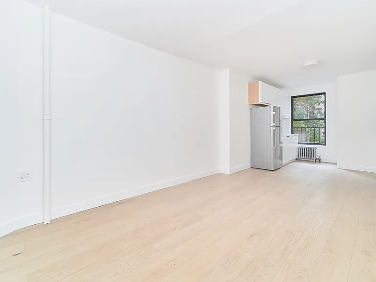 318 E 90th St #2E — Photo 8