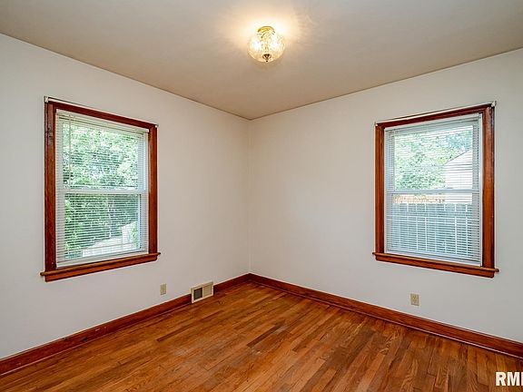 4th image of 8 Blackhawk Hills Ct