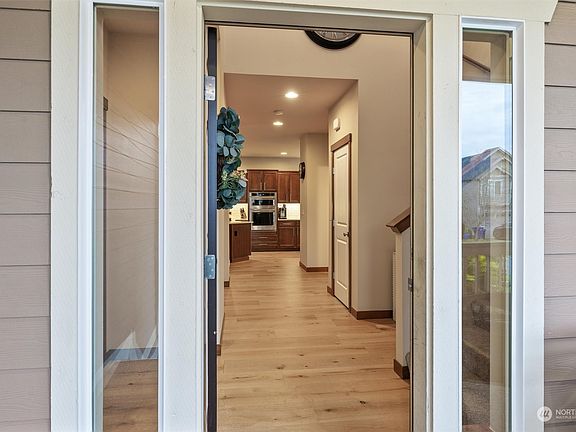 4th image of 3329 80th Avenue NE