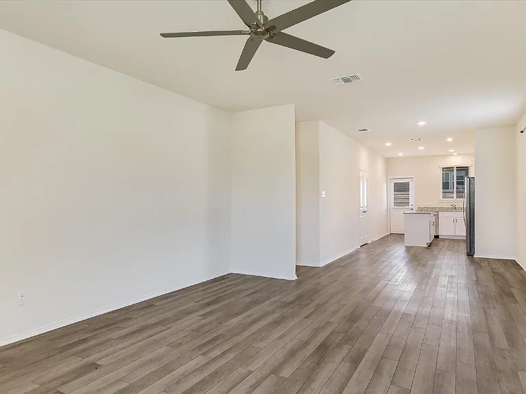216 The Duke Dr — Photo 5