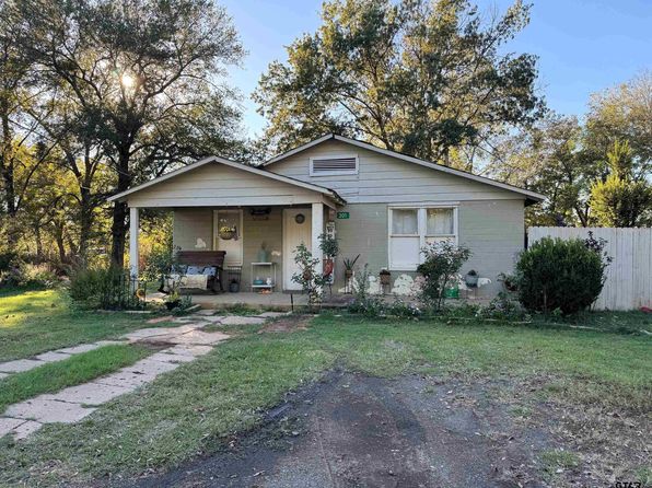 301 Cleveland St, Winfield, TX 75493