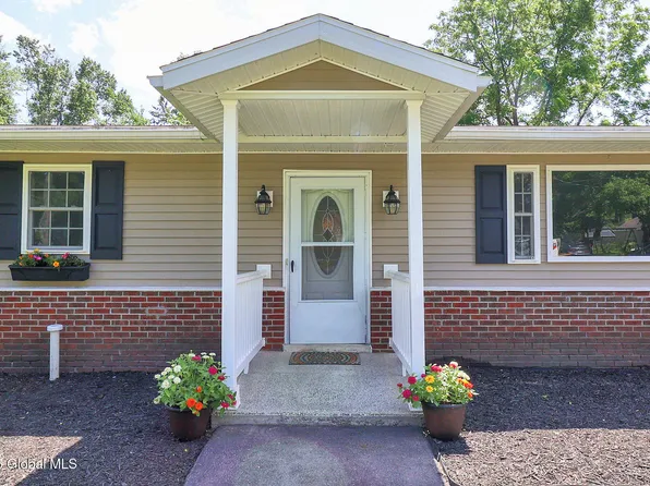 8 Jefferson Avenue, Cohoes, NY 12047