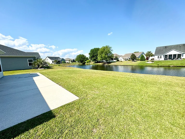 420 Hillsborough Dr — Photo 25