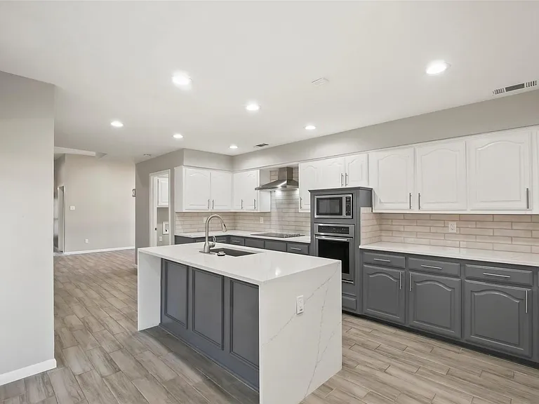 6019 Yellow Rock Trl — Photo 3