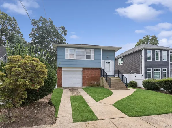1928 Gormley Avenue, Merrick, NY 11566