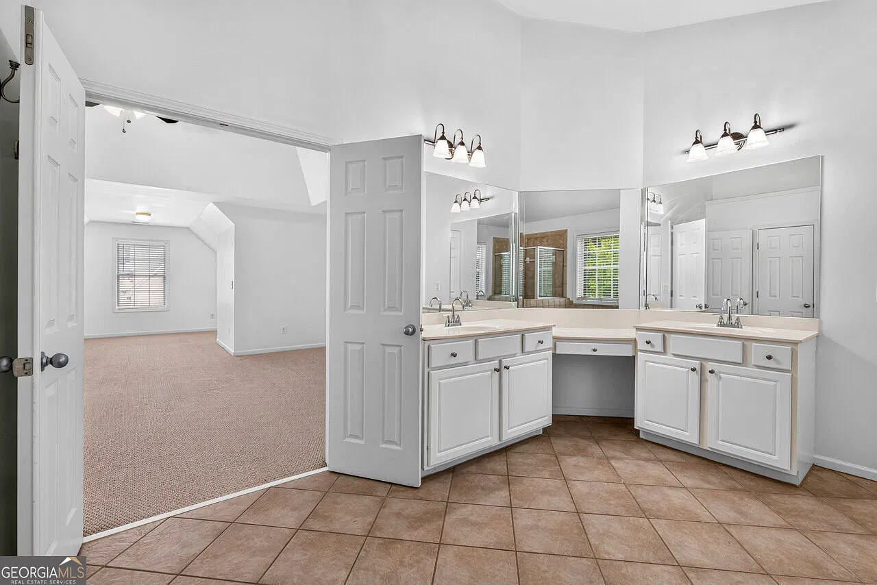 4 bed, 4.0 bath, 3304 sqft, $2,750 — Photo 3