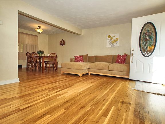 5th image of 93 Glenview Ave