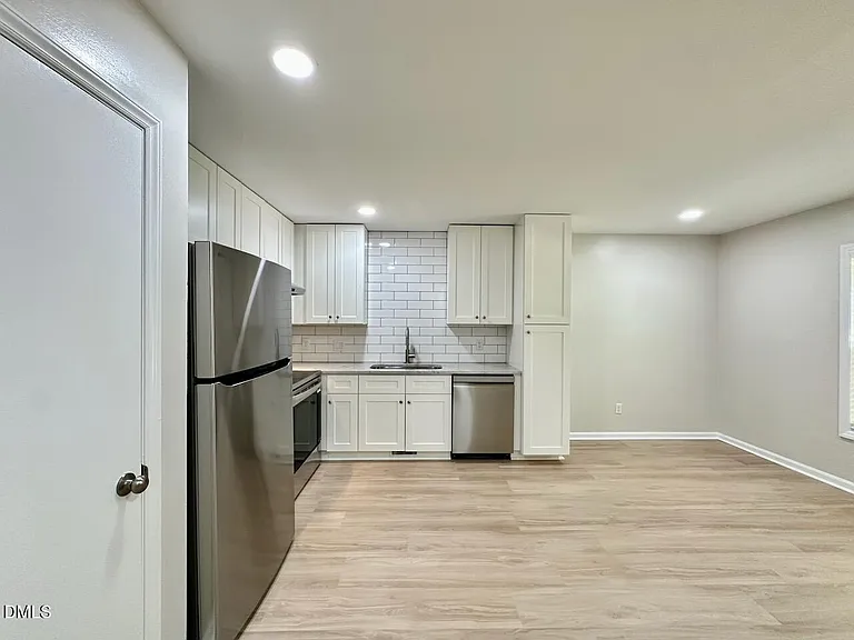 4050 Arckelton Dr — Photo 5