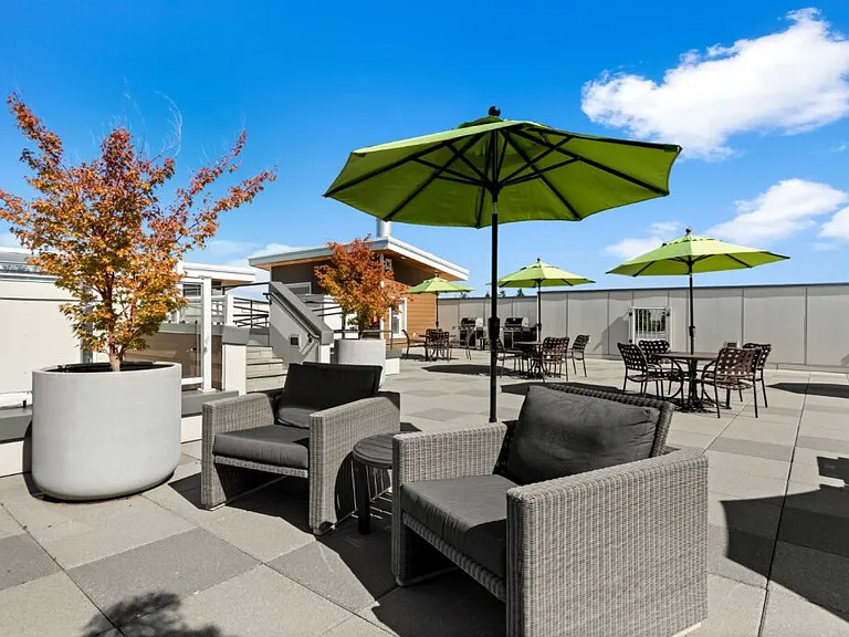 Latitude 47 — Photo 6