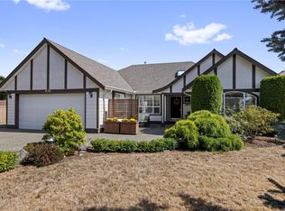 828 Sunray Rd, Parksville, BC V9P 1A6