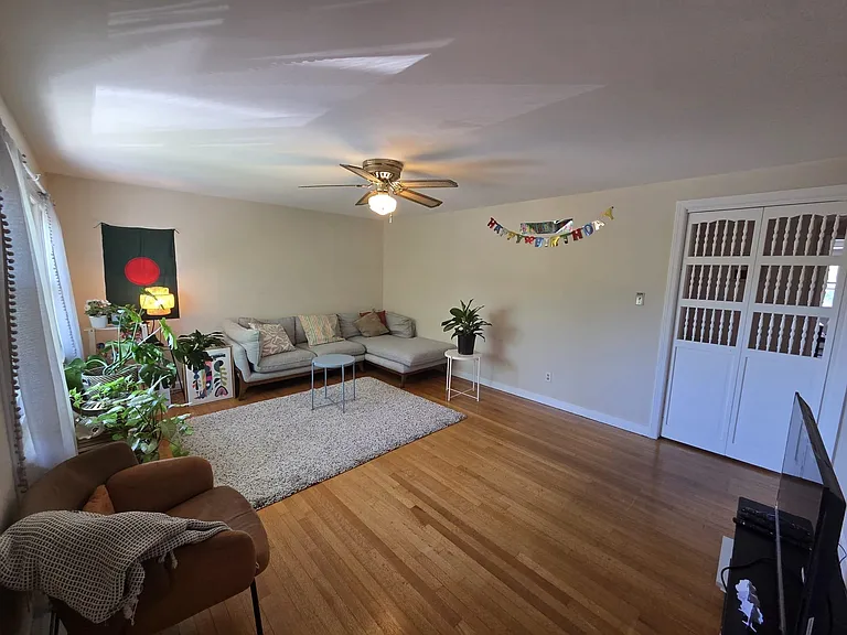 360 New York Ave #2 — Photo 6