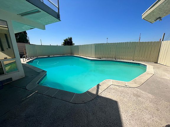 3rd image of 5465 Dorothy Dr