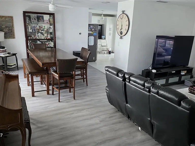 7817 Fairway Blvd — Photo 5