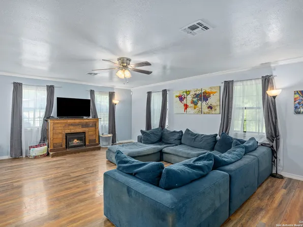 904 State Highway 173, Bandera, TX 78003