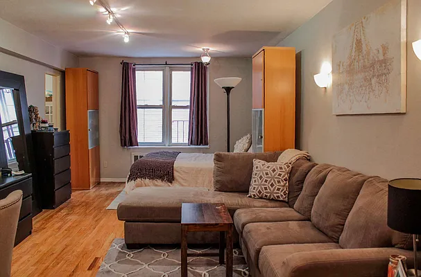 Rented by BLU Real Estate | media 37